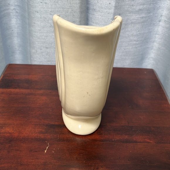 Vintage Art Deco Ceramic Vase Nautilus Shell or Cornucopia Shape, Off White - Picture 4 of 6